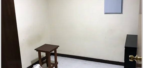 غرفة غير مفروشة للايجار فقط للاناث