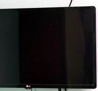 شاشة LG للبيع 32 بوصة استعمال خفيف جدا