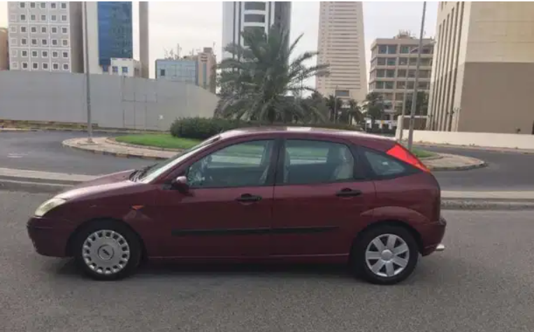 سيارة للبيع او للبدل بسيارة أكبر فورد فوكس 2003