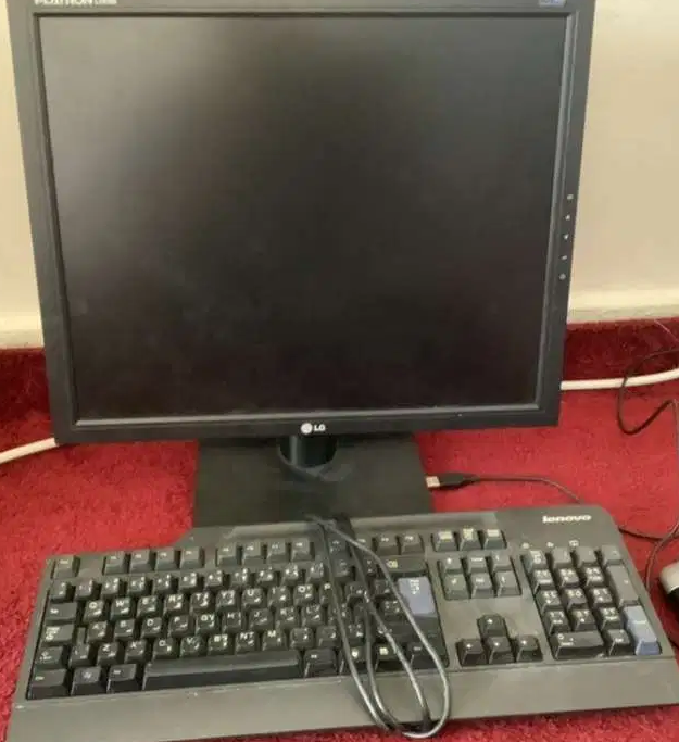 Computer with free keyboard and mouse
