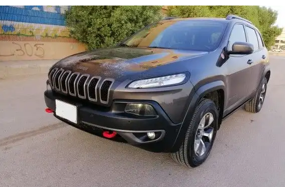 جيب شروكي موديل 2014 فل كامل للبيع
