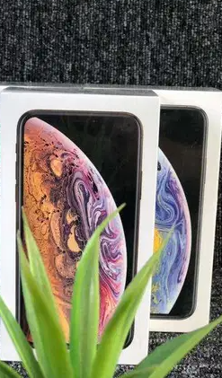 Iphone xs  64 GB  جديد متبرشم