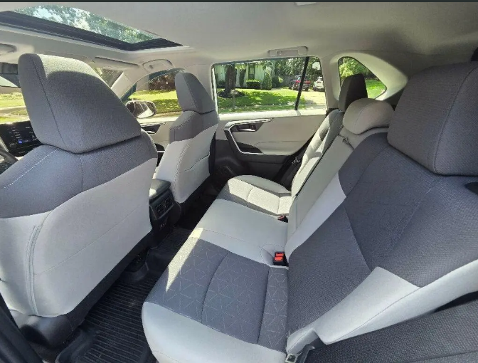 2025 Toyota RAV4 XLE Full Options Gulf Model